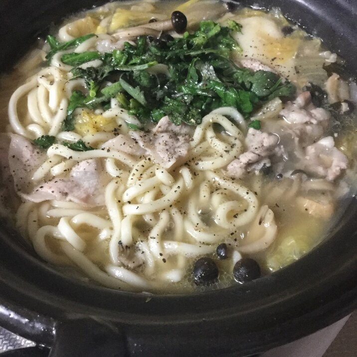 ブラックペッパーの寄せ鍋でうどん